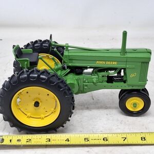 1/16 John Deere 60 Toy Tractor